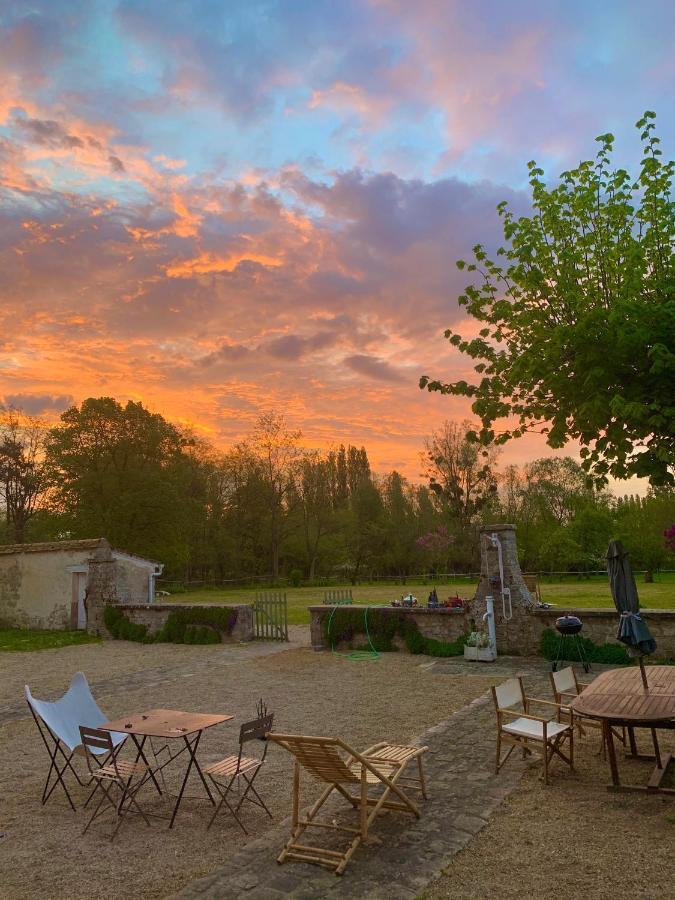 Montigny-sur-LoingLa Pierre Leveeアパートメント エクステリア 写真